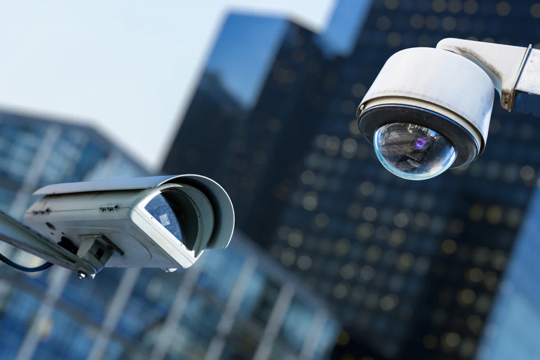 Security_vs_Surveillance_Cameras_09c7fead-5269-43b8-adb2-2cc543b58fa5